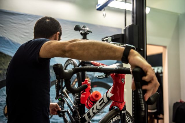 e corretto dire dire andare con la bicicletta